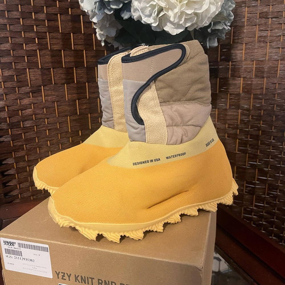 YEEZY KNIT RUNNER BOOT
"Sulfur" (9.5 womens)
